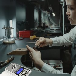 N164 WAGA JUBILERSKA ELEKTRONICZNA 200g/0,01g NA BATERIE mała kieszonkowa E056