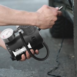 M003C   KOMPRESOR SAMOCHODOWY SPRĘŻARKA POMPKA 300 PSI 12V -E080 mały czarny