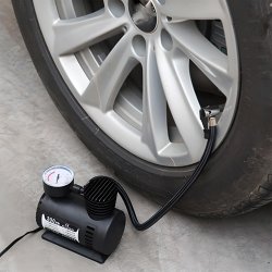 M003C   KOMPRESOR SAMOCHODOWY SPRĘŻARKA POMPKA 300 PSI 12V -E080 mały czarny