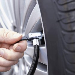 M003C   KOMPRESOR SAMOCHODOWY SPRĘŻARKA POMPKA 300 PSI 12V -E080 mały czarny