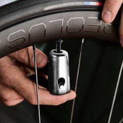 M003C   KOMPRESOR SAMOCHODOWY SPRĘŻARKA POMPKA 300 PSI 12V -E080 mały czarny