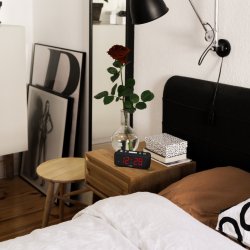 N048 BUDZIK ZEGAR ELEKTRONICZNY ALARM CYFROWY LED 24H - E211