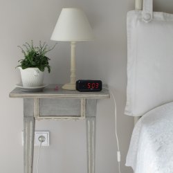 N048 BUDZIK ZEGAR ELEKTRONICZNY ALARM CYFROWY LED 24H - E211