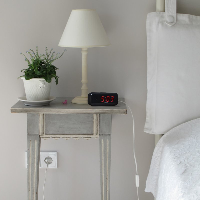 N048 BUDZIK ZEGAR ELEKTRONICZNY ALARM CYFROWY LED 24H - E211