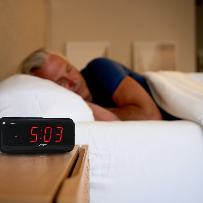 N048 BUDZIK ZEGAR ELEKTRONICZNY ALARM CYFROWY LED 24H - E211