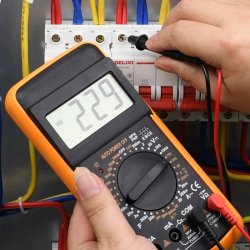 M004A   CYFROWY MIERNIK PRĄDU MULTIMETR TESTER NAPIĘCIA  -E208