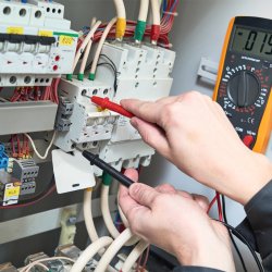 M004A   CYFROWY MIERNIK PRĄDU MULTIMETR TESTER NAPIĘCIA  -E208