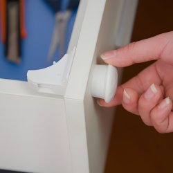 N265 ZABEZPIECZENIA SZAFEK DRZWI SZUFLAD BLOKADA MAGNETYCZNA 4 SZT X4 - kartonik O034