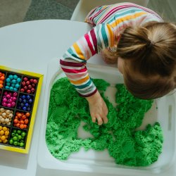 M032A (ALEJA1)  PIASEK KINETYCZNY 1KG PIASKOLINA 5 KOLORÓW MAGICZNY - D008-2 Zielony