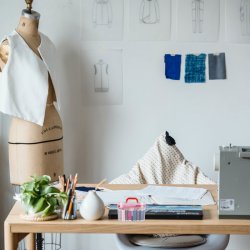 M0002E   ZESTAW KRAWIECKI NICI IGŁY DO SZYCIA W PUDEŁKU-wysyłamy czerwony O092-1