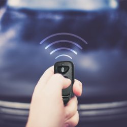 M002D    STEROWNIK ZAMKA CENTRALNEGO UNIWERSALNY 2szt w zestawie PILOT -M055 wysyłamy jeden kartonik