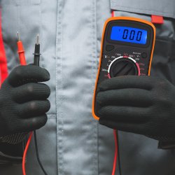 M005A   MIERNIK PRĄDU MULTIMETR LCD CYFROWY UNIWERSALNY -E570
