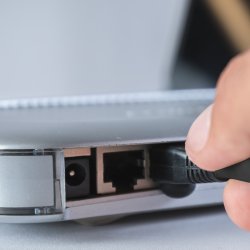 N122 ADAPTER ROZGŁAŁĘŹNIK 1000 MB/S LAN RJ45 3xRJ45 FTP -E397