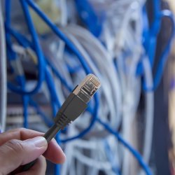 N122 ADAPTER ROZGŁAŁĘŹNIK 1000 MB/S LAN RJ45 3xRJ45 FTP -E397