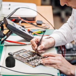 M002D CZYŚCIK GROTÓW DO LUTOWANIA MIEDŹ W METALOWEJ PODSTAWCE GROTU -E425