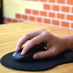 N282  Z001 ERGONOMICZNA PODKŁADKA POD MYSZ MYSZKĘ NADGARSTEK  -E727