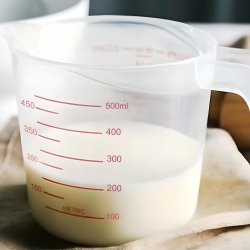 M004A   MIARKA KUCHENNA KUBEK Z PODZIAŁKĄ DZBANEK MIARKĄ 0,5L -O761