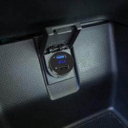M000    TRANSMITER FM BLUETOOTH ŁADOWARKA MP3 2xUSB SD LCD -E810