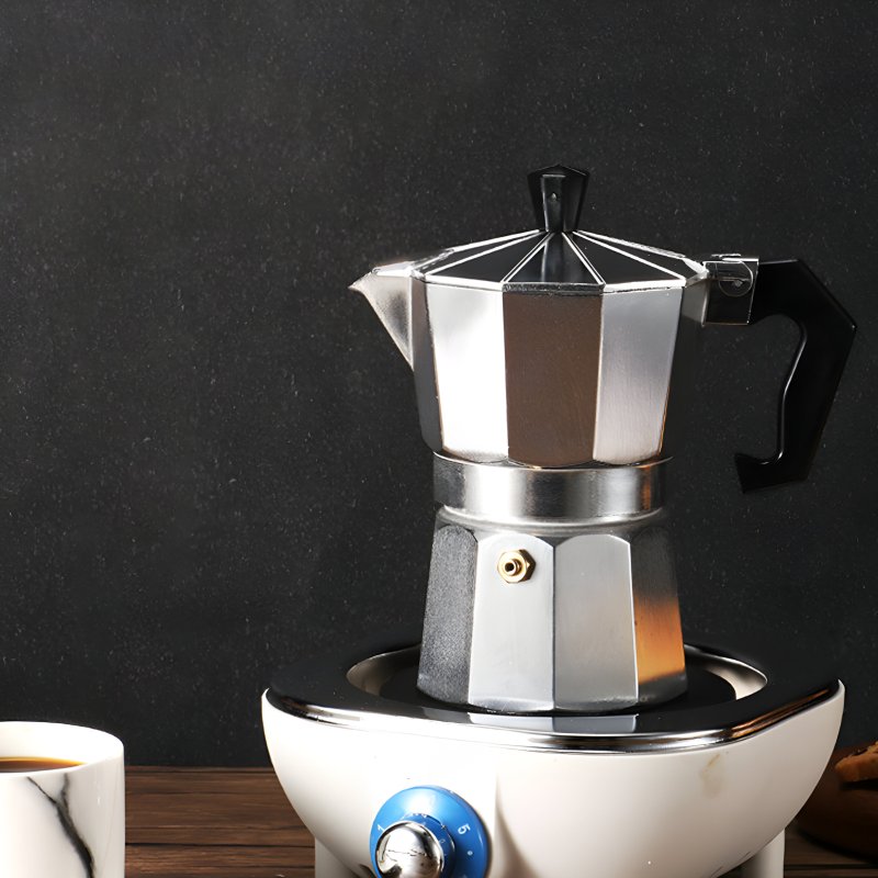 M004B    KAWIARKA ALUMINIOWA ZAPARZACZ EKSPRES DO KAWY ESPRESSO 600ML PŁYTA GAZ O135