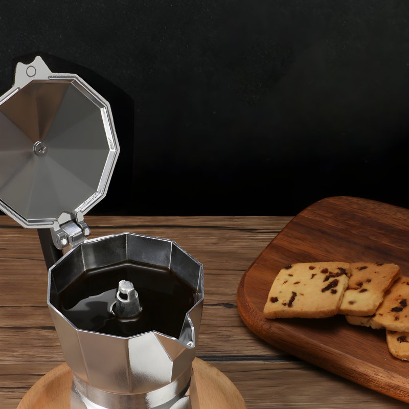 M004B    KAWIARKA ALUMINIOWA ZAPARZACZ EKSPRES DO KAWY ESPRESSO 600ML PŁYTA GAZ O135