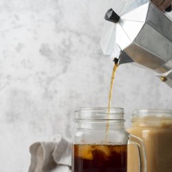 M004B    KAWIARKA ALUMINIOWA ZAPARZACZ EKSPRES DO KAWY ESPRESSO 600ML PŁYTA GAZ O135