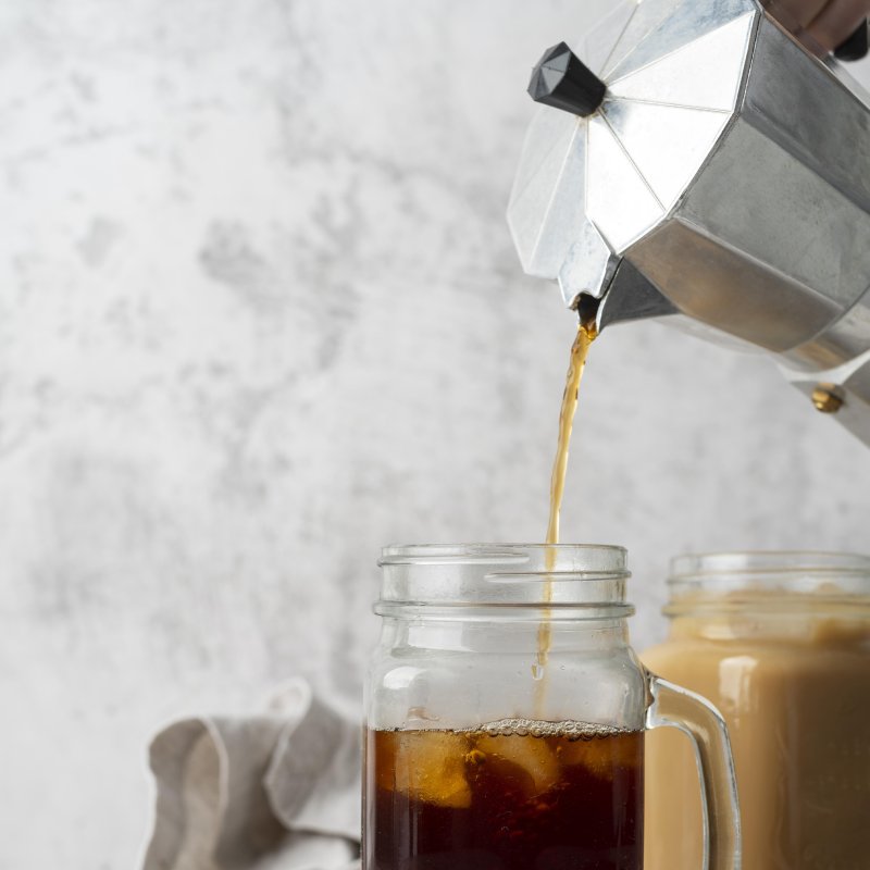 M004B    KAWIARKA ALUMINIOWA ZAPARZACZ EKSPRES DO KAWY ESPRESSO 600ML PŁYTA GAZ O135