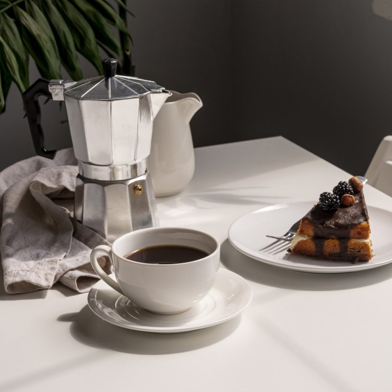 M004B    KAWIARKA ALUMINIOWA ZAPARZACZ EKSPRES DO KAWY ESPRESSO 600ML PŁYTA GAZ O135