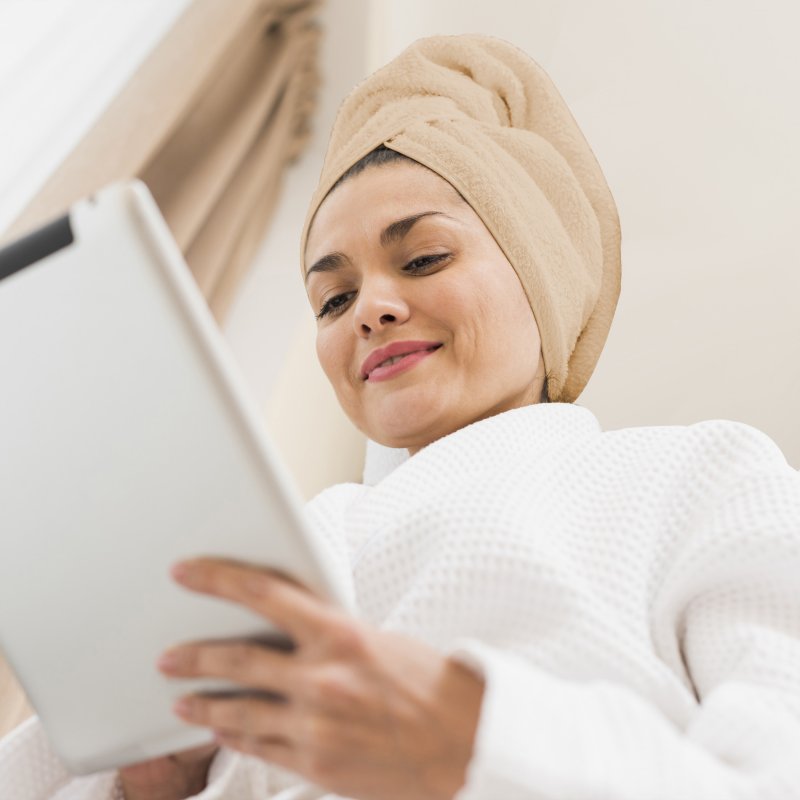 M000   RĘCZNIK NA GŁOWĘ DO WŁOSÓW TURBAN SZYBKOSCHNĄCY XL -O528-3 Brązowy